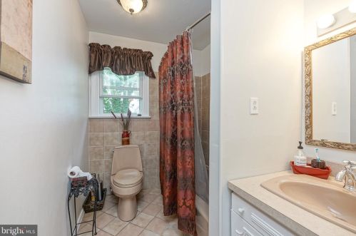 318 White Birch Dr, Riverton NJ  08077-4396 exterior