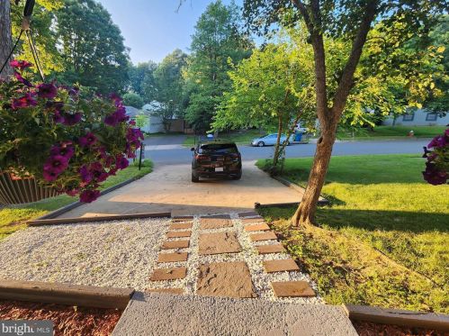 2227 Sanibel Dr, Herndon VA  20191-1227 exterior