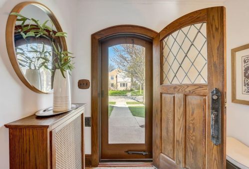 5347 Berkeley Blvd, Milwaukee, WI 53217-5136