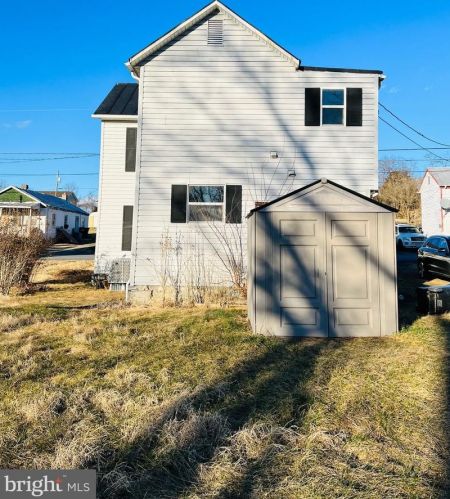 525 Branch St, Strasburg VA  22657-2026 exterior