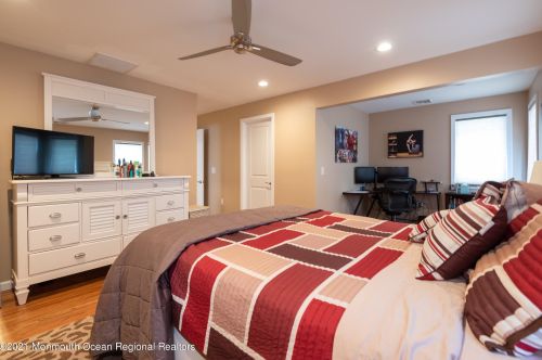 331 Sunset Dr, Pelican Island NJ  08751-2242 exterior