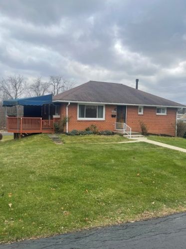 897 Hill Dr, New Kensington, PA 15068-5049