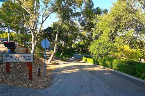 122 El Toyonal, Orinda CA  94563-2133 exterior
