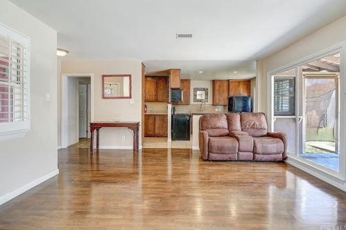 6928 Yellowstone Dr, Riverside CA  92506-3927 exterior