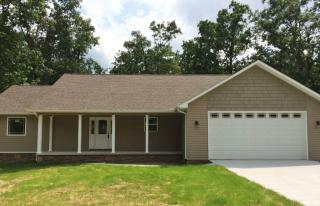 808 Arapaho Dr, Crossville, TN 38572-9027