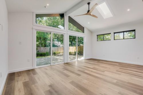 1707 Fawn Dr, Austin TX  78741-3706 exterior