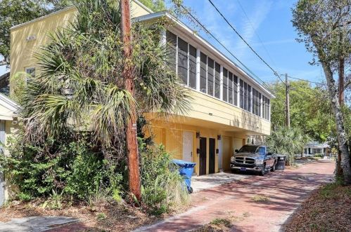 920 16 Ave, Saint Petersburg FL  33707-4113 exterior