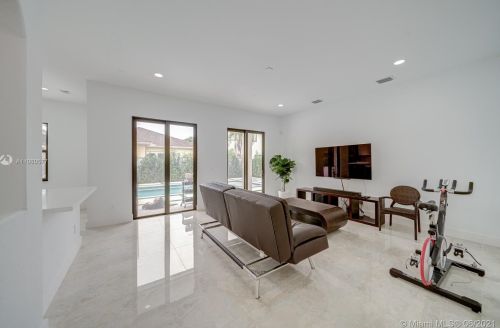 8941 178th St, Hialeah FL  33018-6554 exterior