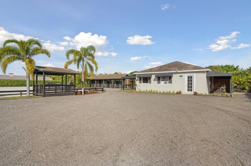 2904 Appaloosa Trl, West Palm Beach FL  33414-7639 exterior