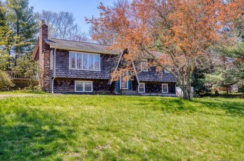 18 Robbie Rd, Moodus, CT 06469-1130