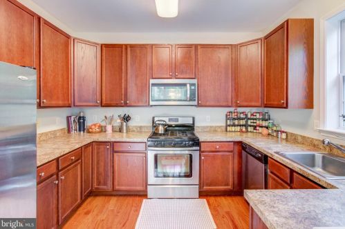 1032 Timberlake Dr, Trenton, NJ 08618-1461
