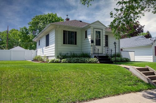 2206 14th St, La Crosse, WI 54601-6315