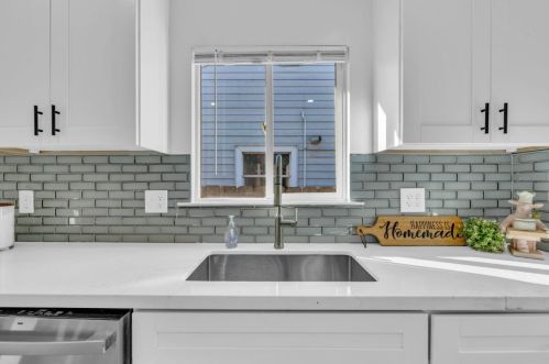 2513 Lessley Ave, Hayward CA  94546-6427 exterior