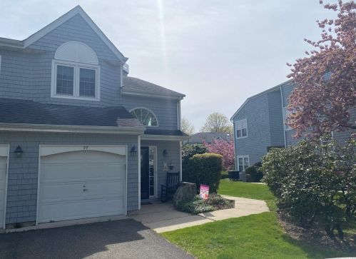 97 Lakebridge Dr, San Remo, NY 11754-3949