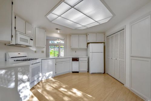 2042 Stonefield Ln, Santa Rosa, CA 95403-0951