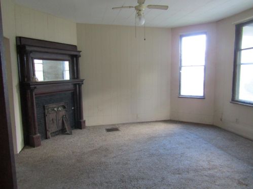 111 State St, Crooksville, OH 43731-1233