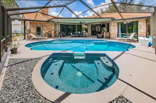 5646 Wellington Ct, Palm Harbor, FL 34685-1176
