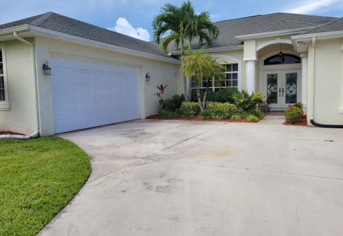 876 Noa St, Fort Pierce, FL 34982-4004