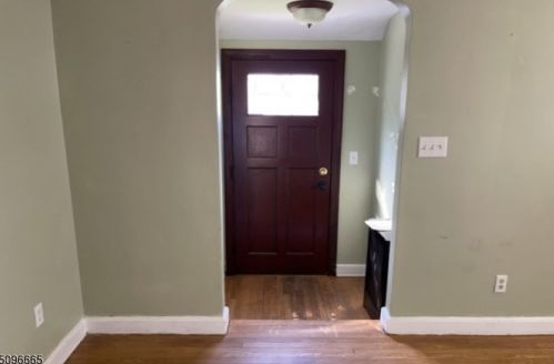462 Oak Ave, Maywood, NJ 07607-1206