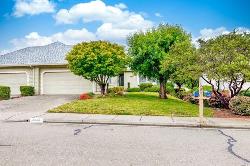8043 Oakmont Dr, Santa Rosa, CA 95409-6469