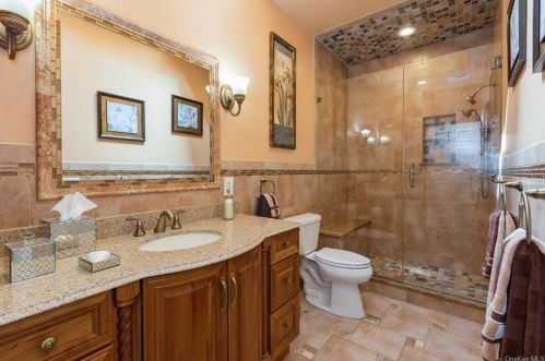 1 Lenni Lenape Ct, Stony Point NY  10980-3438 exterior