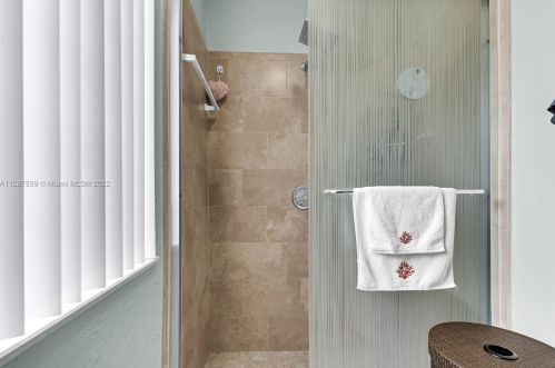 2637 9th Ct, Hialeah FL  33010-1223 exterior