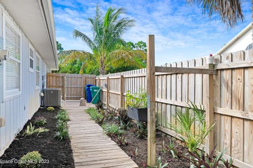 221 Degan Pl, Sebastian FL  32958-4509 exterior