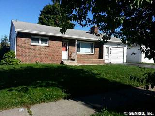 20 Schum Ln, Rochester, NY 14609-2618