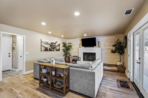 1900 Foxtail Ct, Turlock CA  95382-2890 exterior