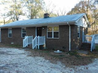 924 Currin Perry Rd, Zebulon, NC 27597-8521