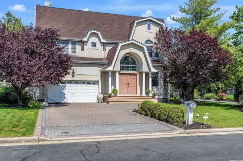 9 Laurel Ln, Westbury, NY 11568-1542