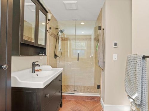 10 Pink Cloud Ct, Norwalk CT  06851-3310 exterior