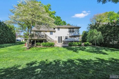 355 Corona Pl, Ridgewood NJ  07450-2801 exterior