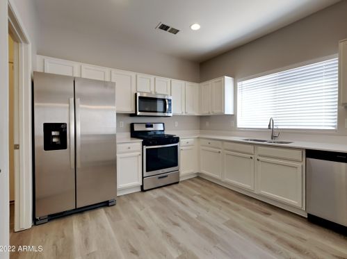 16823 Cottonwood St, Sun City, AZ 85388-1559