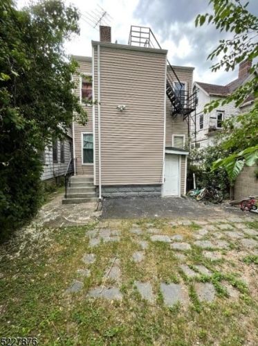 168 18th St, East Orange NJ  07018-0039 exterior