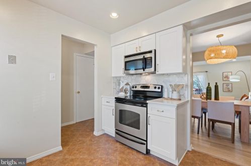 7716 Groveland Heights Ct, Springfield VA  22153-2255 exterior