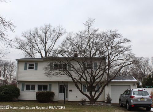 6 Hialeah Ave, Middletown NJ  07748-1049 exterior