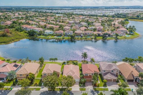 18014 33rd Ct, Hollywood, FL 33029-1635