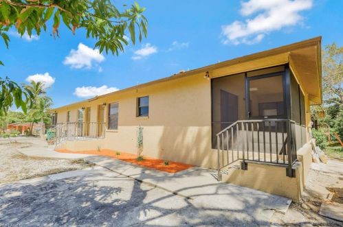 253 2nd Ave, Marco Island, FL 34145-2835