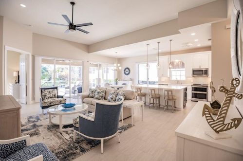 4353 Montalvo Ct, Naples FL  34109-1374 exterior