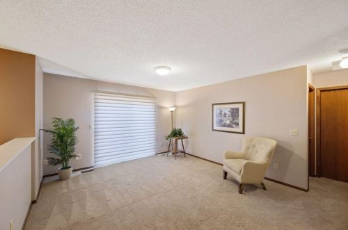 211 Tiffany Dr, Hastings, MN 55033-3978