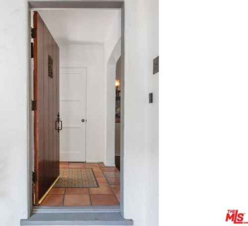 2621 Glenoaks Blvd, Glendale CA  91206-3108 exterior