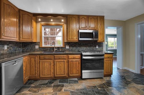 10489 Cinderella Dr, Cincinnati, OH 45242-4906