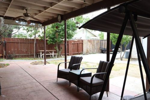 2412 Park Way, Bakersfield CA  93304-1121 exterior