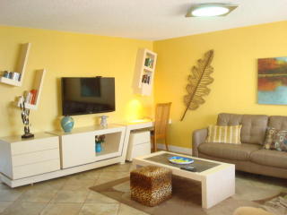 667 Burgundy, Delray Beach FL  33484-4932 exterior