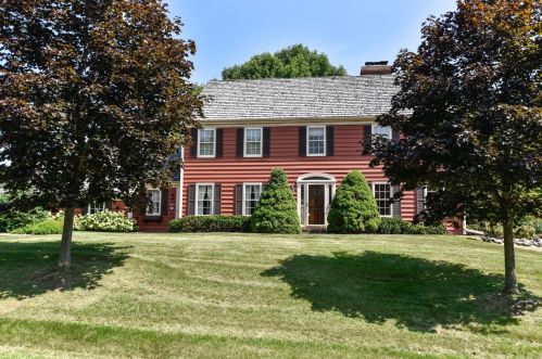 9848 Lamplighter Ln, Thiensville, WI 53092-5343