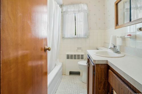 608 6th St, Elwood NY  11731-2326 exterior