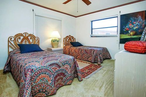 1666 Middle Gulf Dr, Sanibel FL  33957-6307 exterior