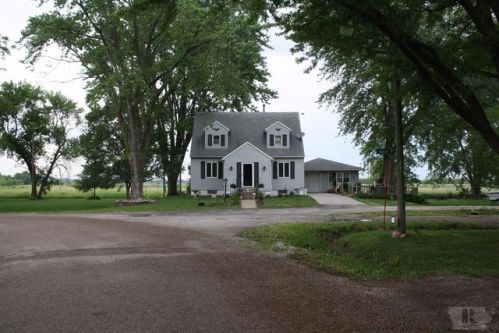 611 Main St, Elliott IA  51532-5012 exterior