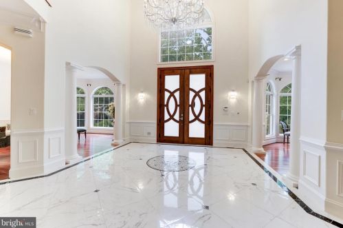 6463 Eppard St, Falls Church, VA 22042-3123